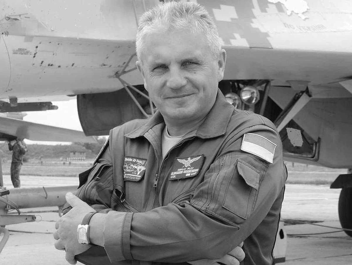 Jeden z najlepších pilotov na svete Alexander Oksačenko zahynul pri obrane Kyjeva.