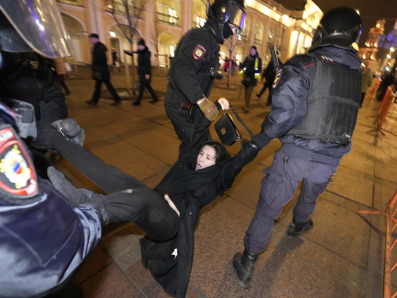 Zatýkanie počas protestov v Rusku