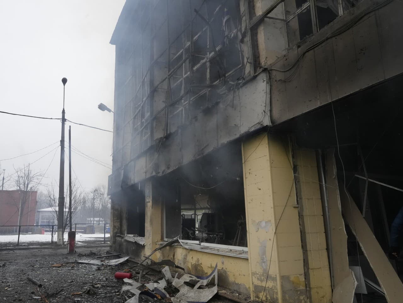 Následky ruského ostreľovania v Kyjeve