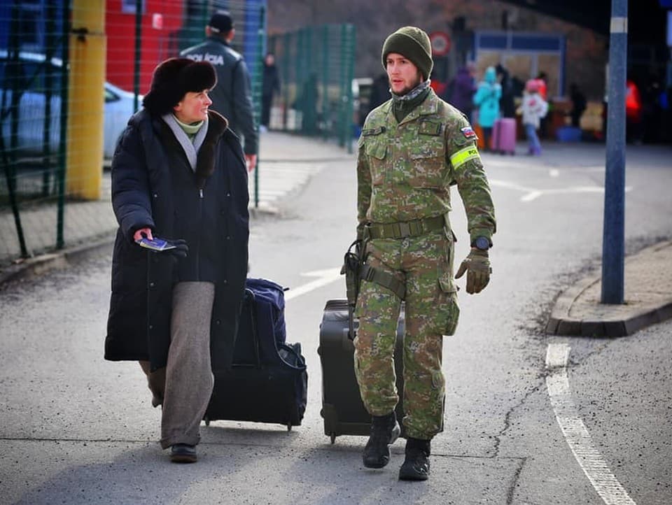 Polícia na hraniciach s Ukrajinou vybavila od vypuknutia konfliktu viac ako 100-tisíc osôb.