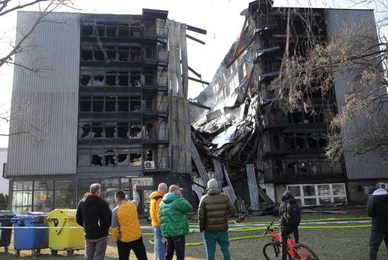 Hasiči zasahovali pri požiari v bratislavskom Ružinove viac ako 12 hodín.