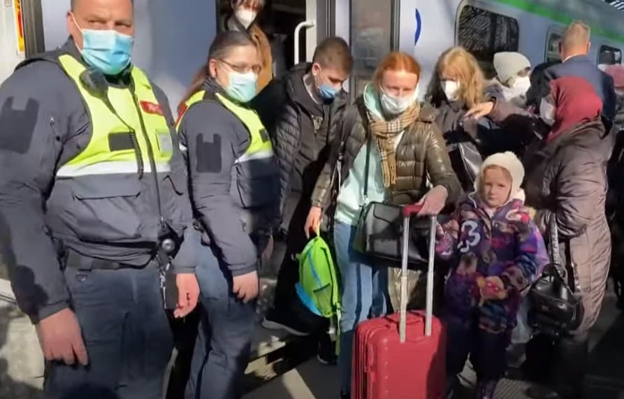 Ukrajinskí utečenci dorazili na stanicu v Berlíne