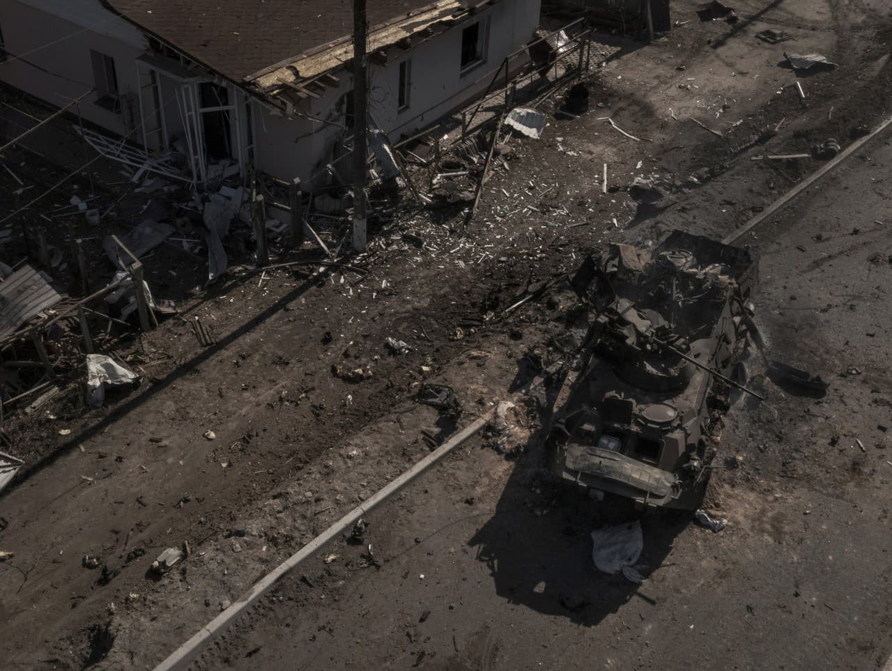 Zničený ruský tank blízko Brovary severne od Kyjeva. 