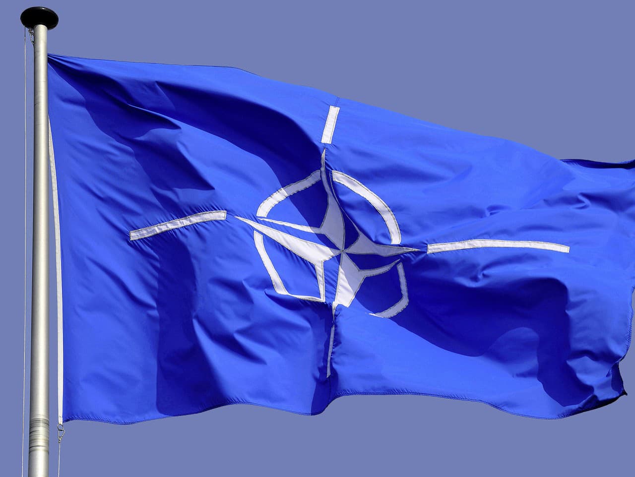 Vlajka s logom NATO