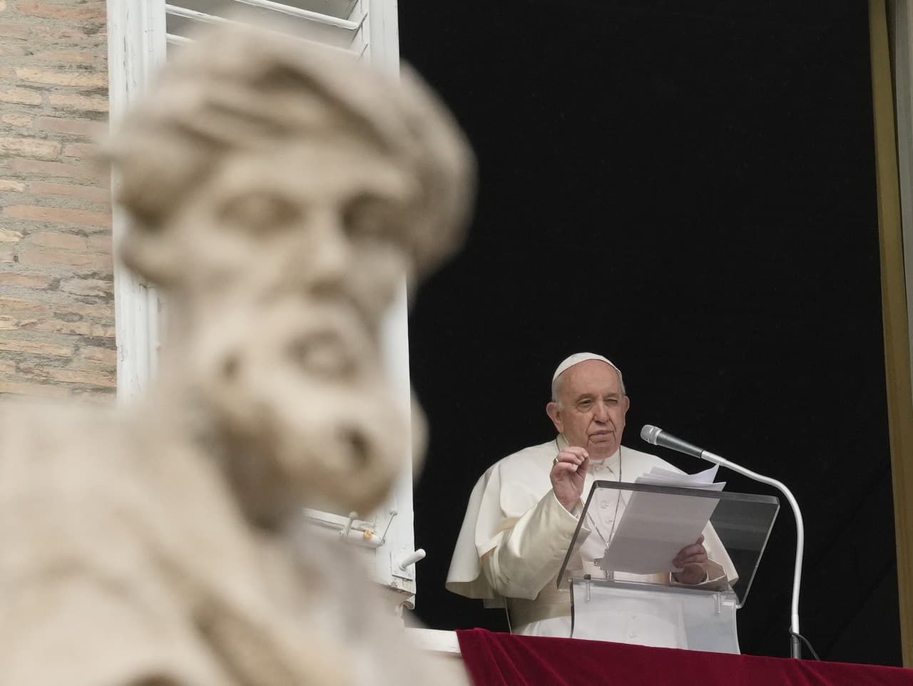 Pápež František počas svojho príhovoru na Námestí sv. Petra vo Vatikáne