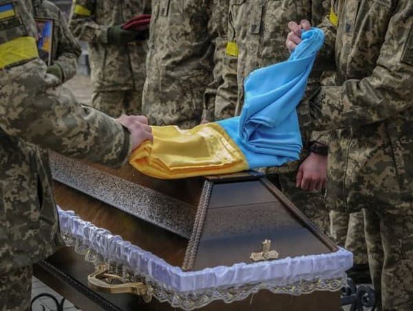 Pochovávanie ukrajinských vojakov
