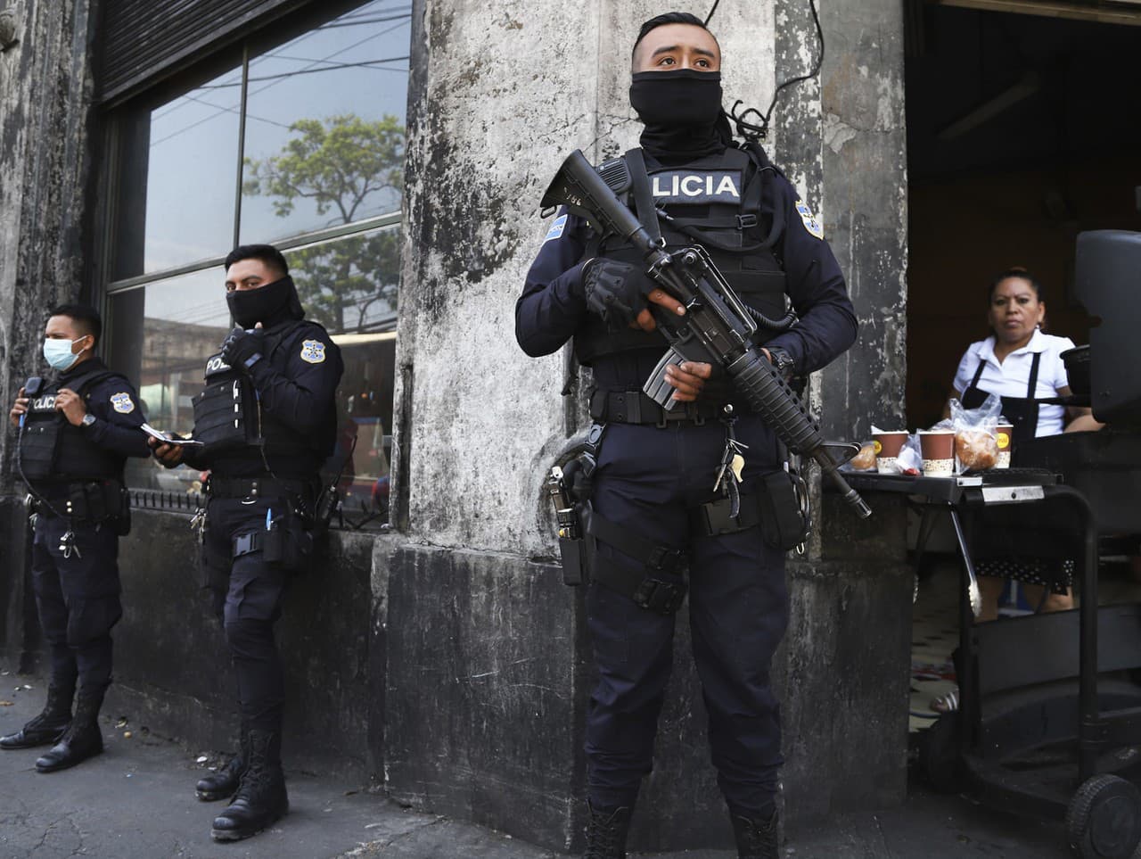 Policajná razia na členov gangov Mara Salvatrucha a Barrio 18