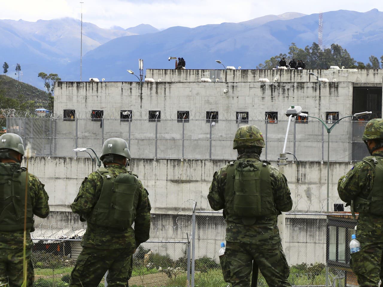 Bitka vo väznici v Ekvádore si vyžiadala najmenej 20 mŕtvych