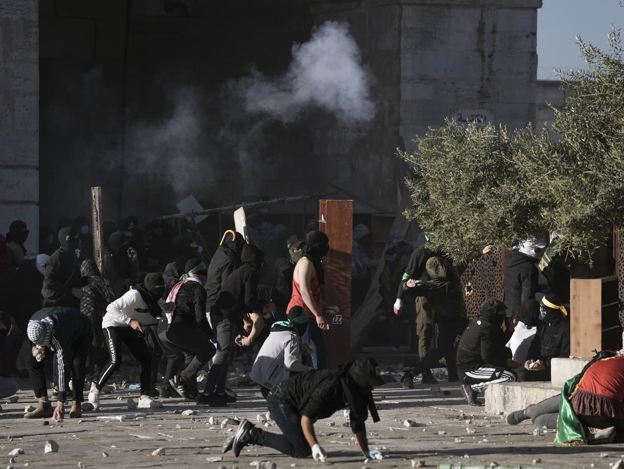 V okolí mešity al-Aksá hlásili potýčky a zranených Palestínčanov