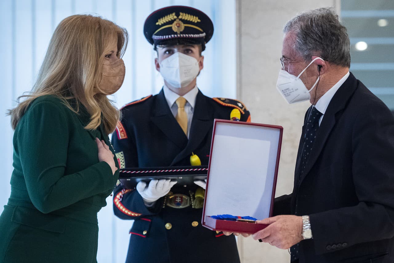 Čaputová udelila štátne vyznamenanie bývalému talianskemu premiérovi Prodimu