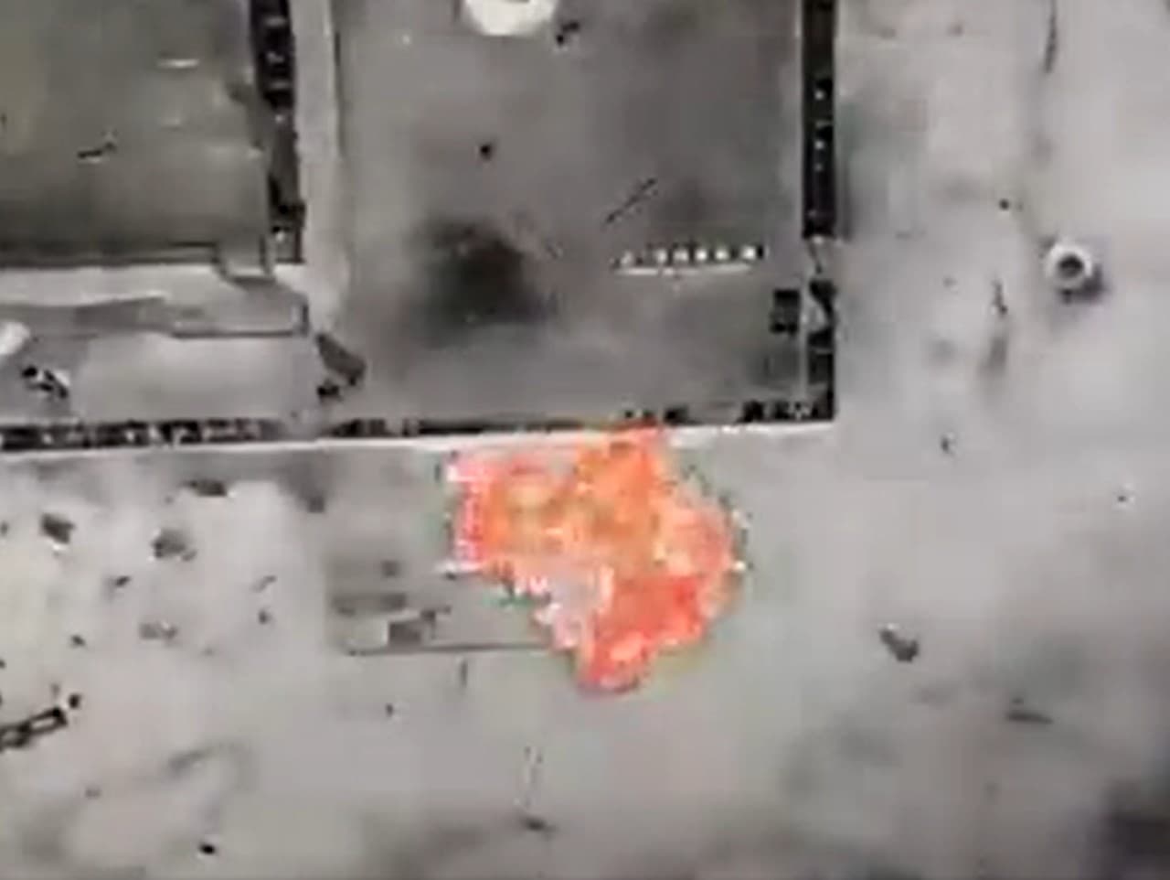 Útok ukrajinského dronu na ruský tank zachytený na videu