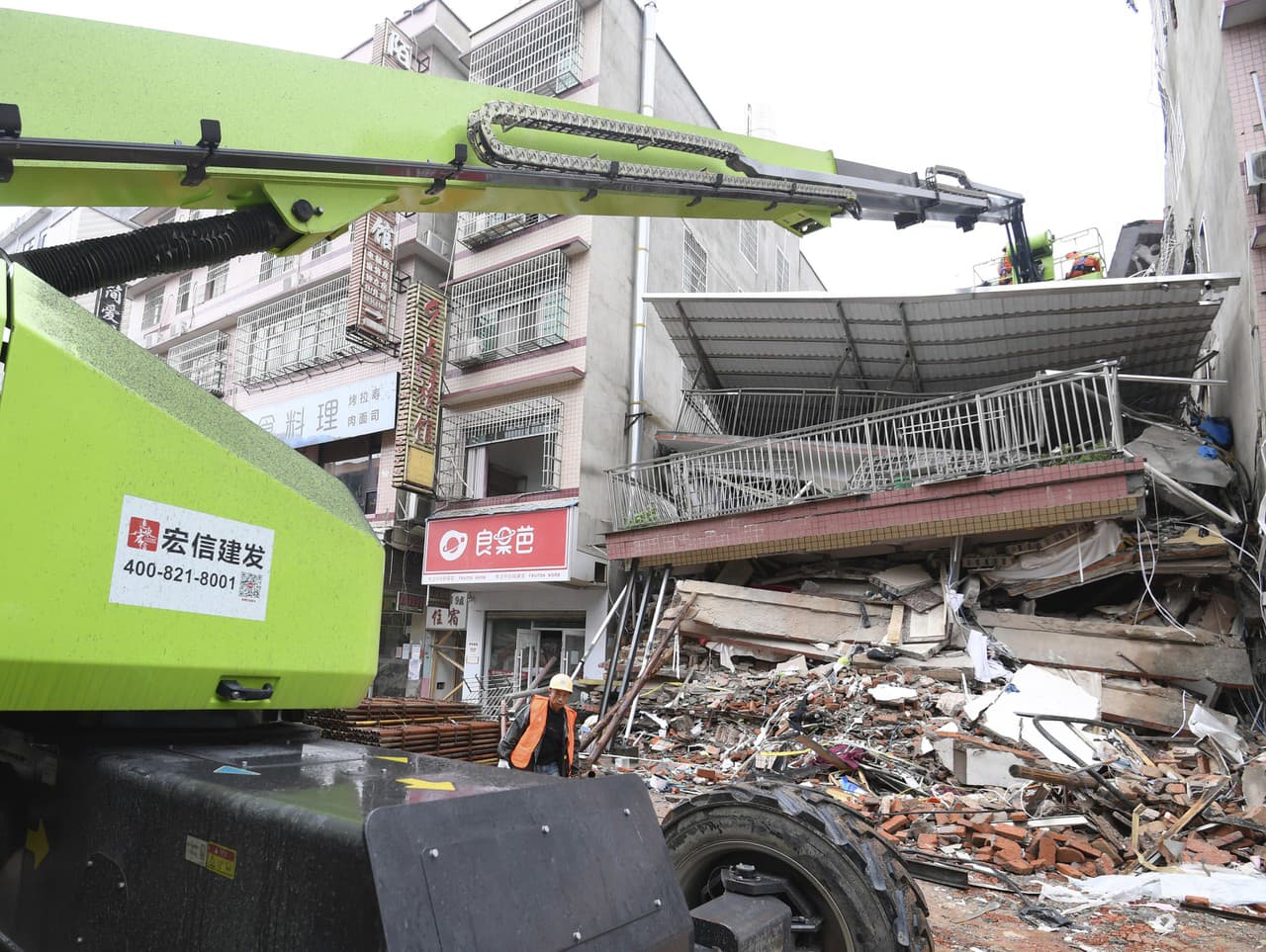 Minulotýždňové zrútenie výškovej budovy si doposiaľ vyžiadalo 26 obetí