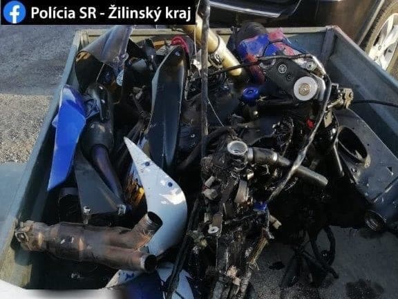 Zrážku s nákladným vozidlom za Partizánskou Ľupčou neprežil vodič motocykla.