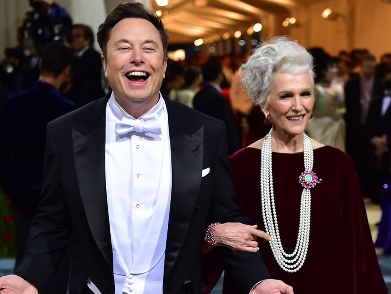 Elon Musk so svojou mamou Maye