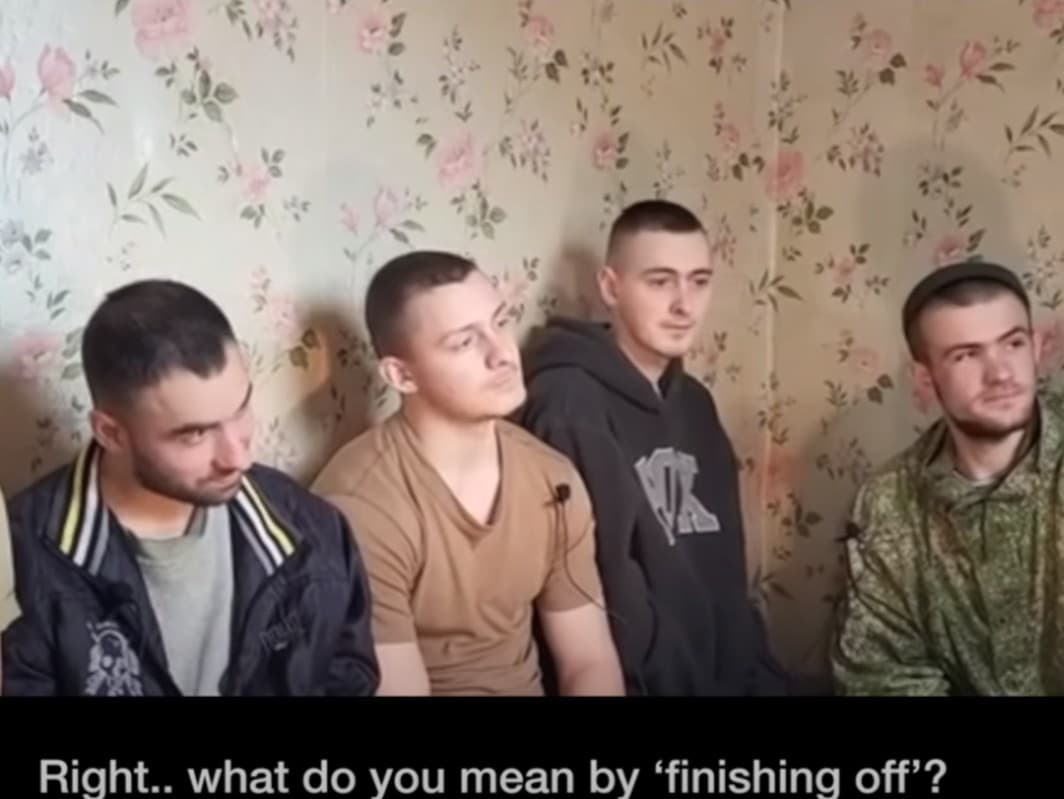 Ruskí vojaci rozprávajú o zverstvách, ktoré sa dejú v ich armáde.