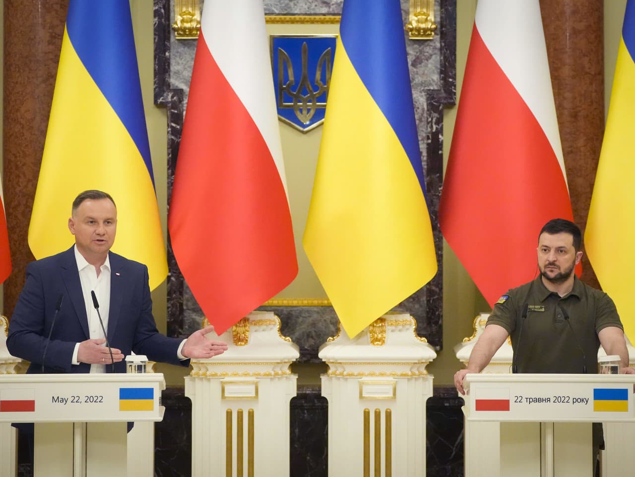 Na snímke zľava poľský prezident Andrzej Duda a ukrajinský prezident Volodymyr Zelenskyj