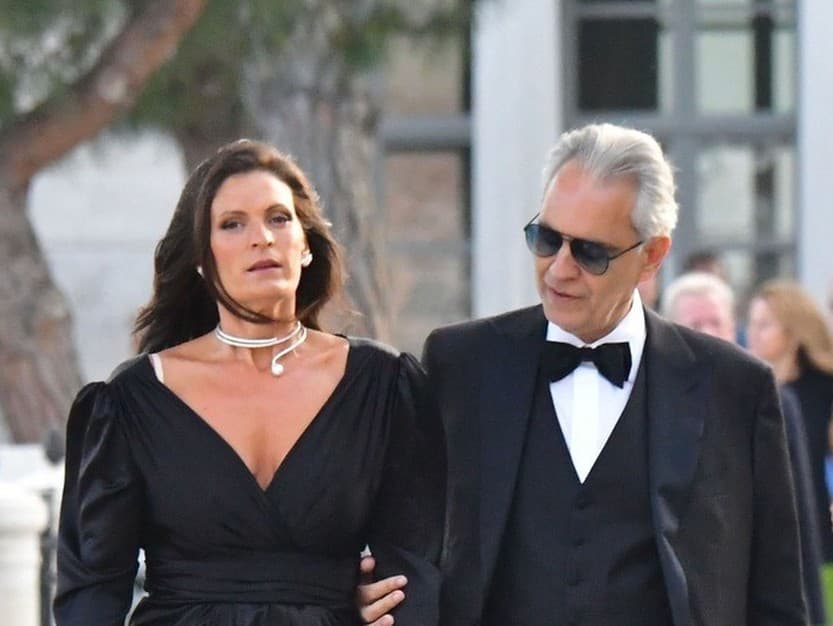 Andrea Bocelli so svojou krásnou manželkou.