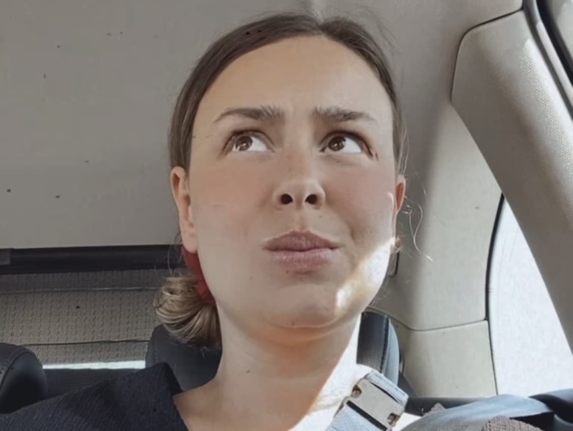 Bezradná Dominika Kavaschová zostala na diaľnici v prázdnom taxíku.