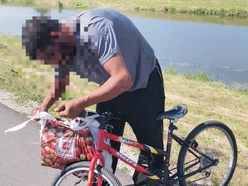 Pred bazilikou ukradol opitý muž bicykel sedemročnému chlapcovi