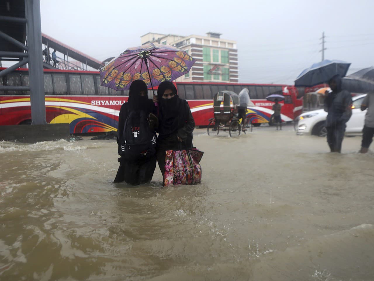 Záplavy v Bangladéši a Indii