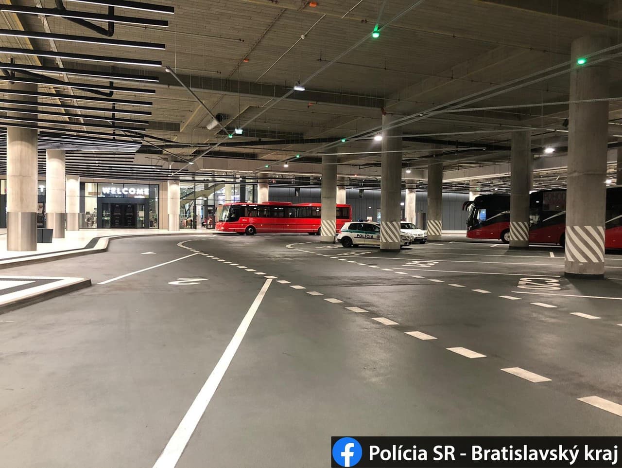 Dopravní policajti v rámci preventívnej akcie zastavili na autobusovej stanici Nivy v Bratislave vodiča autobusu pod vplyvom alkoholu. 