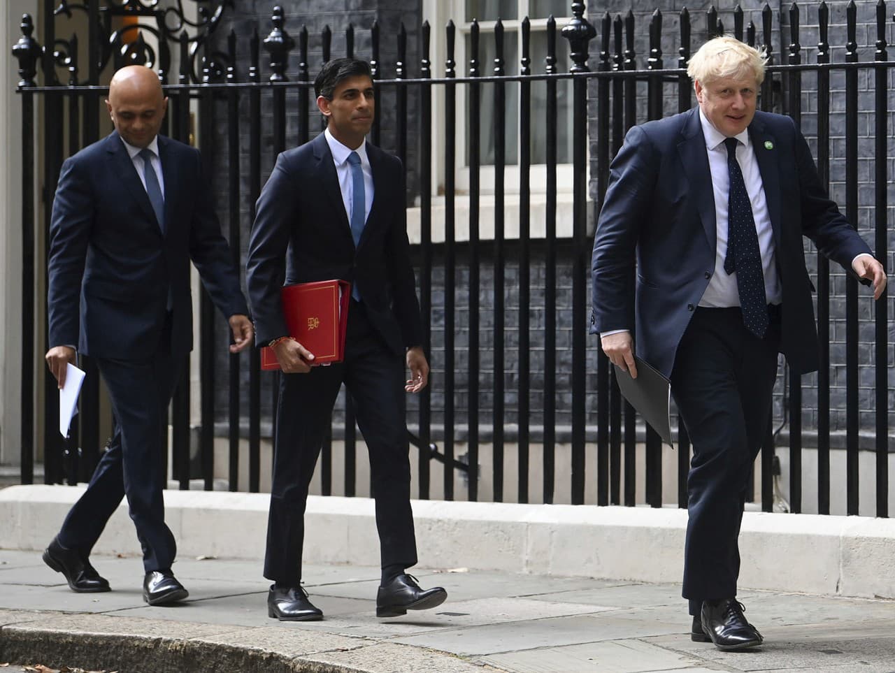 Britský minister zdravotníctva Sajid Javid a minister financií Rishi Sunak odstupujú zo svojich funkcií pre nesúhlas s vládou premiéra Borisa Johnsona