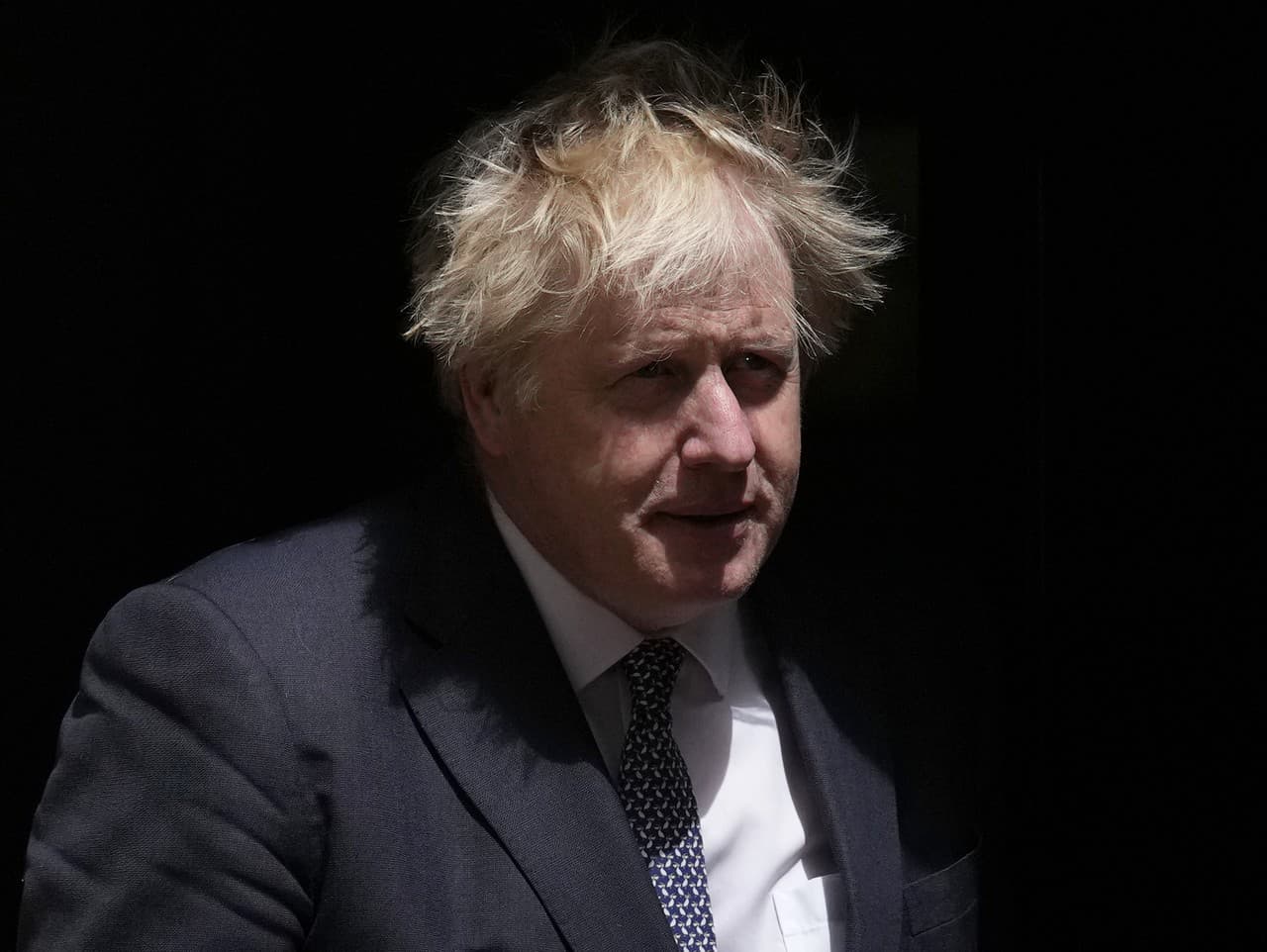 Boris Johnson čakal so svojou rezignáciou do poslednej možnej chvíle