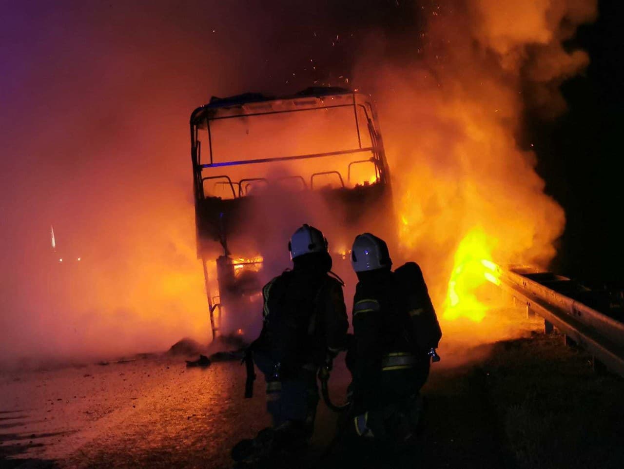 Autobus so slovenskou EČV zachvátili plamene