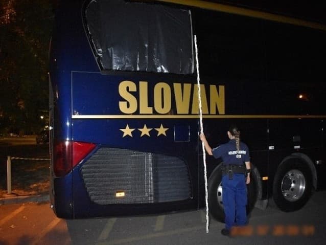 Autobus ŠK Slovan Bratislava v Budapešti.