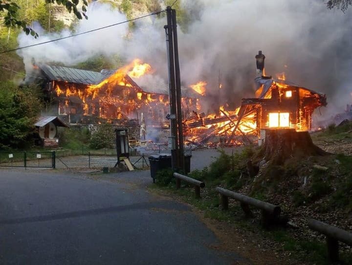 Požiar zničil aj historické chaty v Českom Švajčiarsku