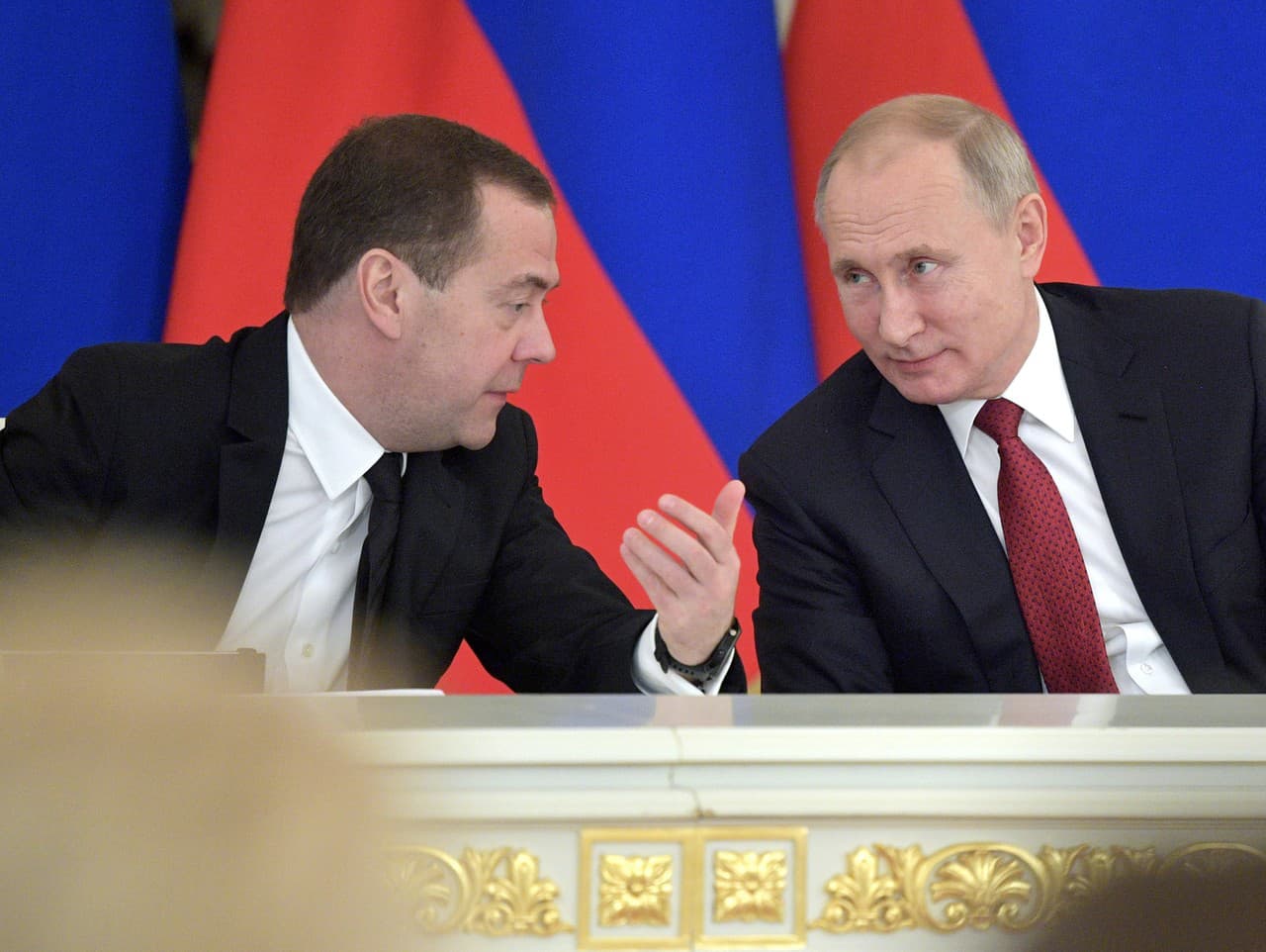 Ruskí prezident Vladimir Putin a Dmitrij Medvedev. 