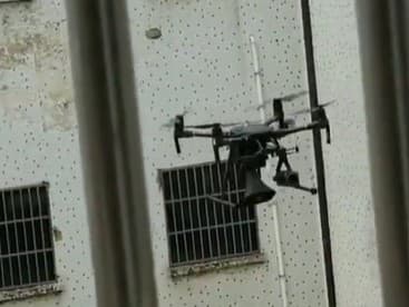 Zákaz vychádzania v čínskom Wuxi kontrolujú drony s kamerovým systémom.