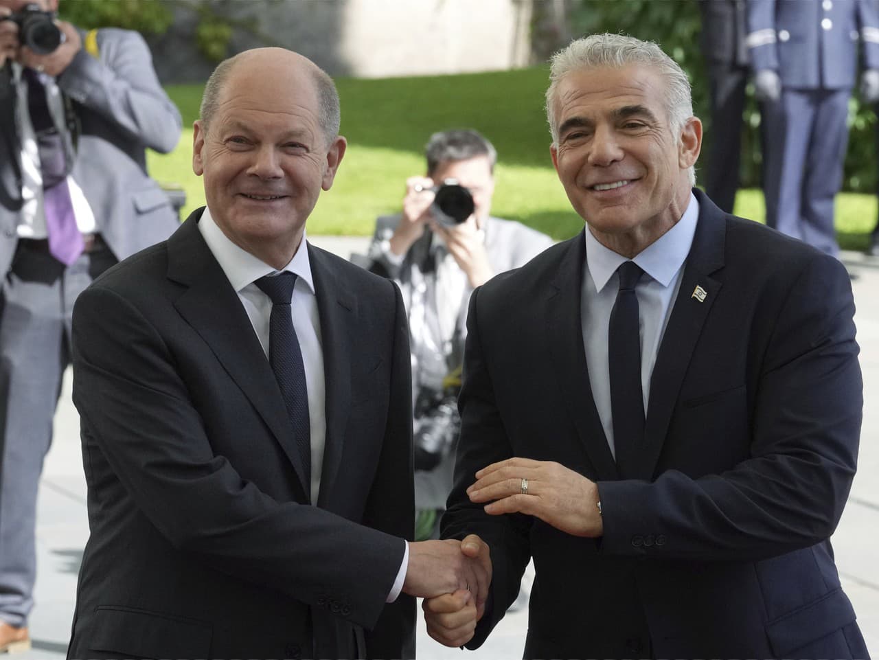 Nemecký kancelár Olaf Scholz a izraelský premiér Yair Lapid