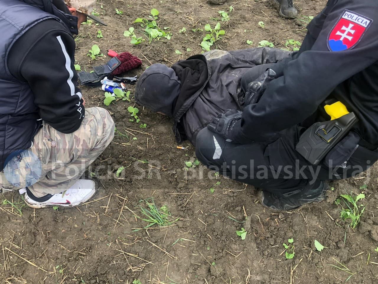 Policajti dolapili muža, ktorý v Bratislave bodol staršiu ženu a ďalšie dve okradol
