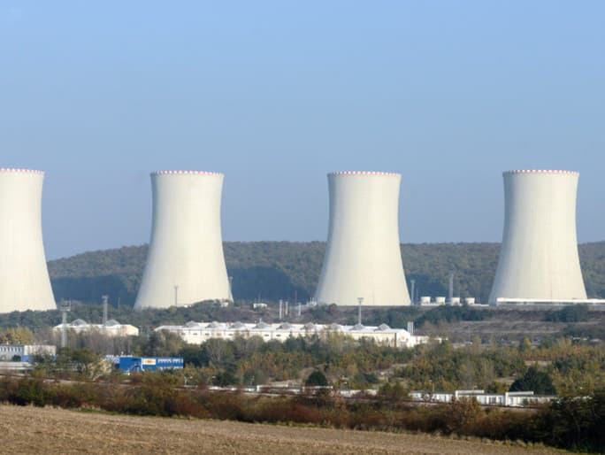 Na archívnej snímke dostavba tretieho a štvrtého bloku jadrovej elektrárne Mochovce.