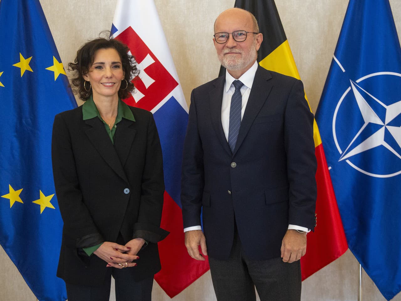 Belgická ministerka zahraničných vecí Hadja Lahbib a minister zahraničných vecí a európskych záležitostí SR Rastislav Káčer
