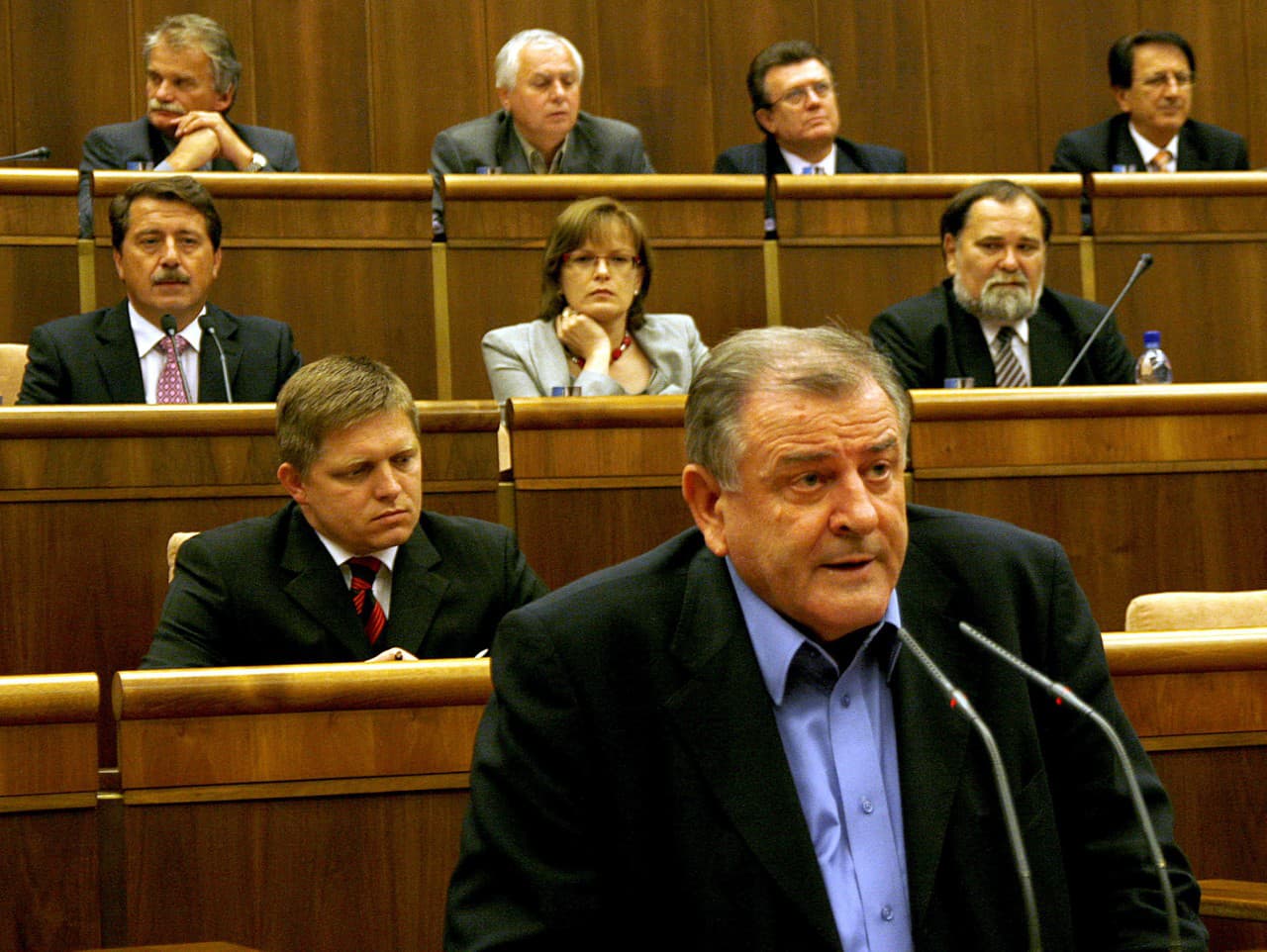 Predseda Smeru Robert Fico a predseda ĽS-HZDS Vladimír Mečiar počas tlačovej konferencie predsedov koaličných strán 12. marca 2008 v Bratislave.