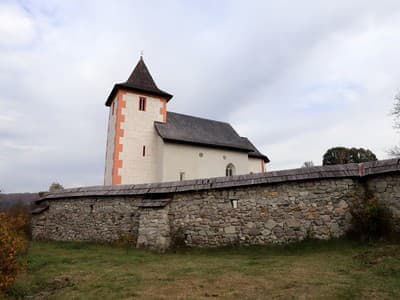 Kostolík sv. Matúša v Zolnej z 13. storočia, považovaný za jednu z najstarších zachovaných stavieb v okrese Zvolen.