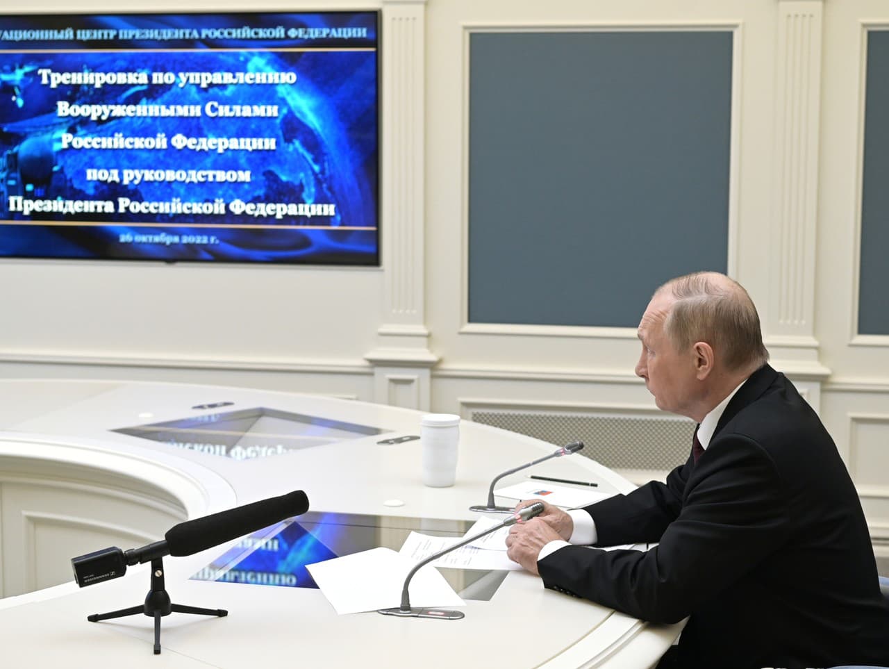 Putin sleduje cvičenie síl strategického odstrašovania zo situačného centra