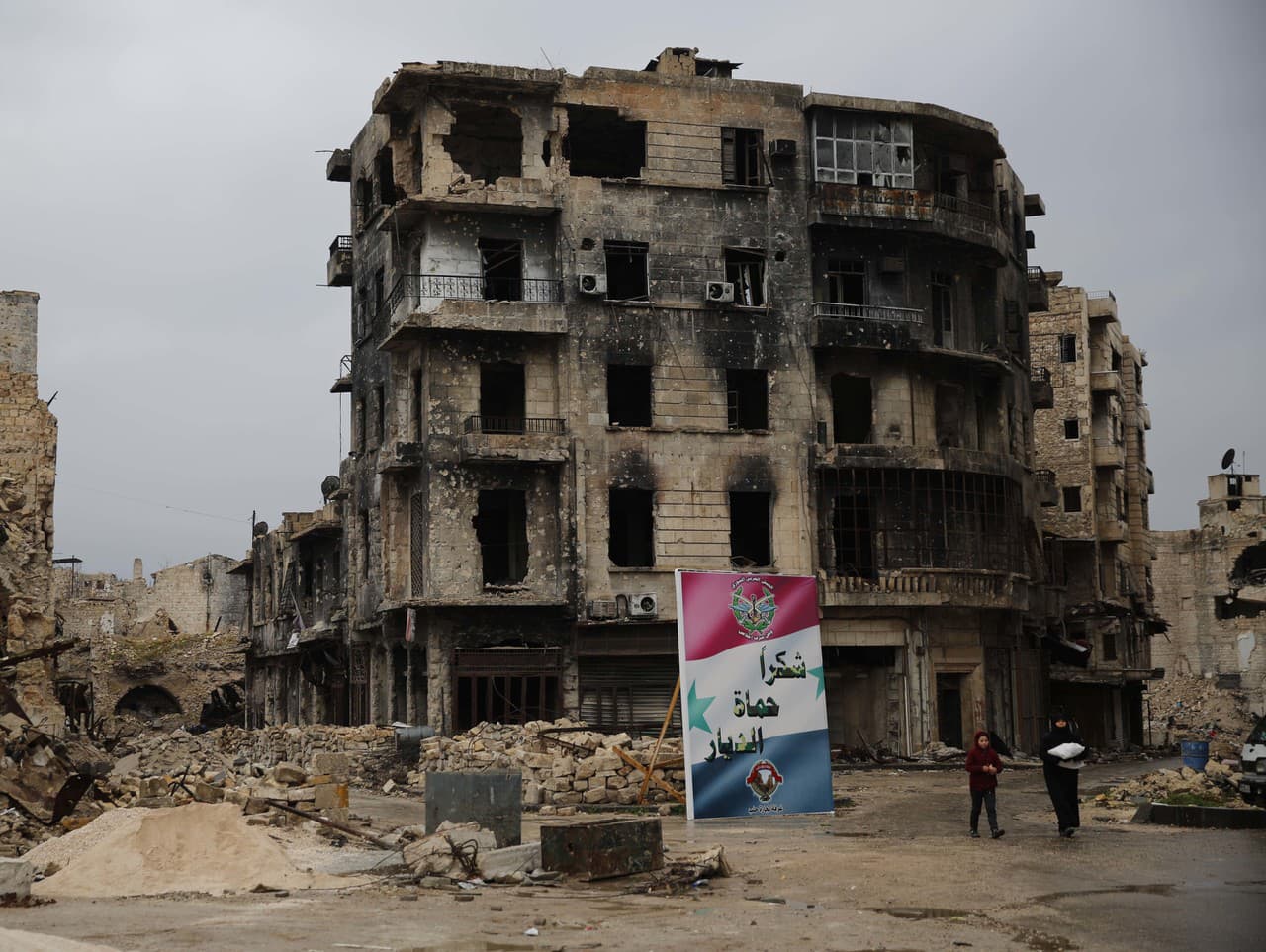 Trosky v sýrskom Aleppe.