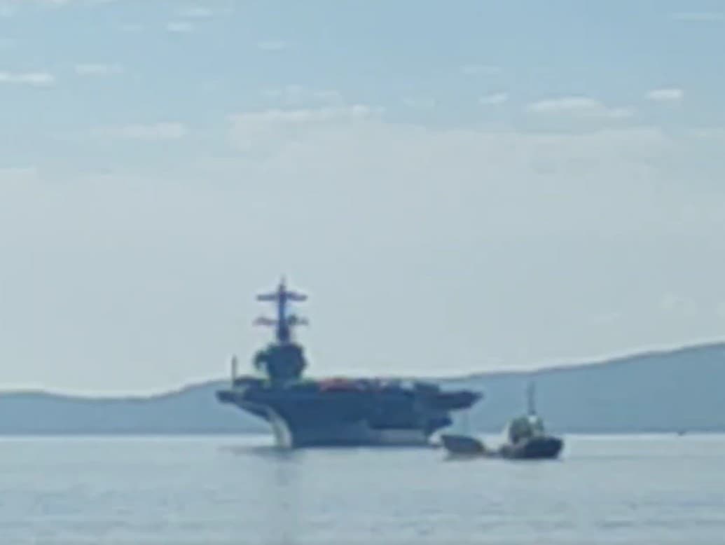 Pri pobreží Chorvátska zakotvila americká bojová loď USS George HW Bush. 