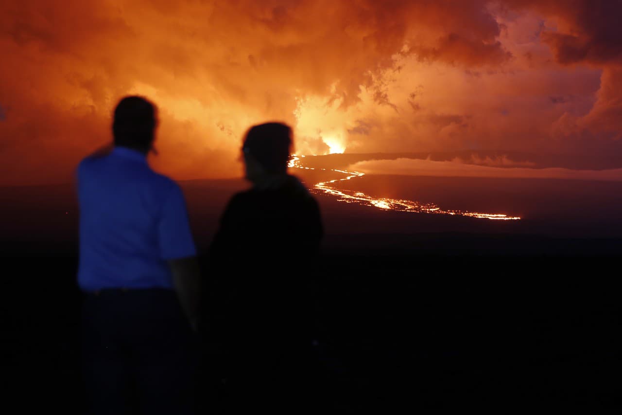 Havajská sopka Mauna Losa vybuchla.