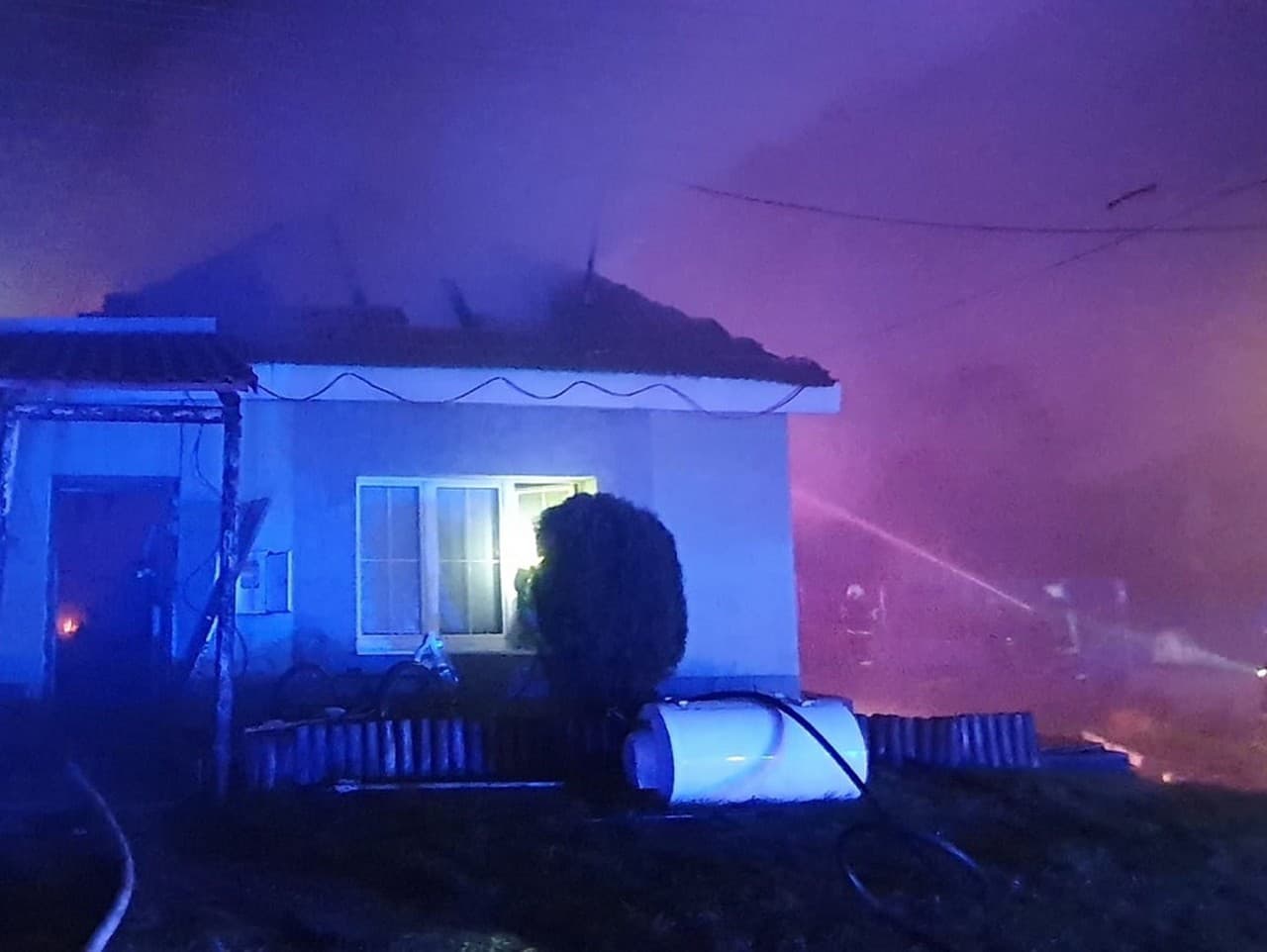 Požiar strechy rodinného domu v obci Bojničky.