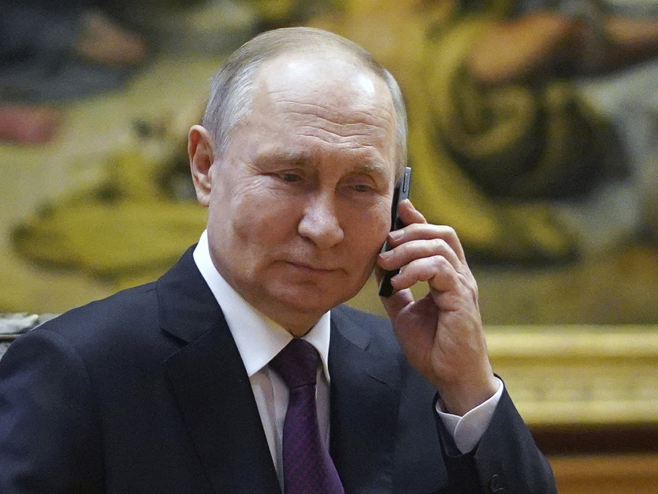 Vladimir Putin pozval hlavy štátov do striptízového klubu.