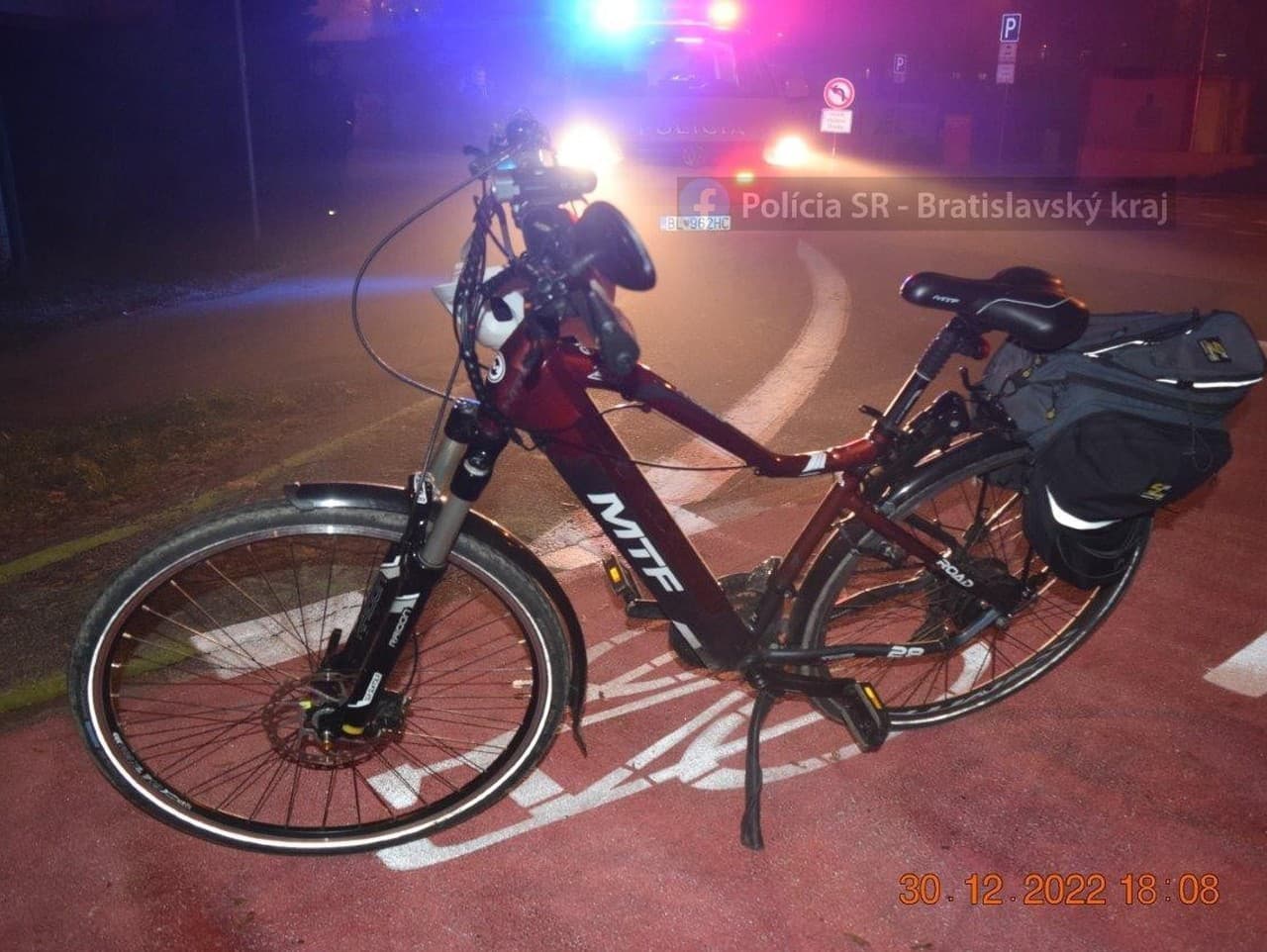 70-ročný vodič elektrobicykla narazil do chodkyne