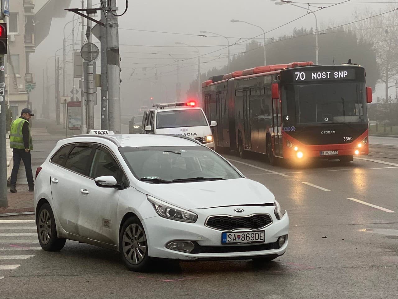 Dopravná nehoda pri hoteli Park Inn (Bratislava) 