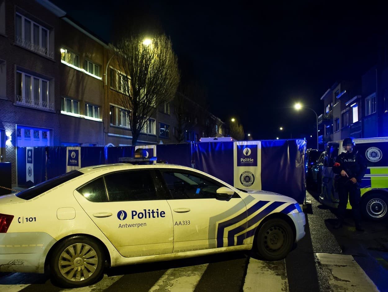 Pri streľbe v Antverpách zomrelo 11-ročné dievča.