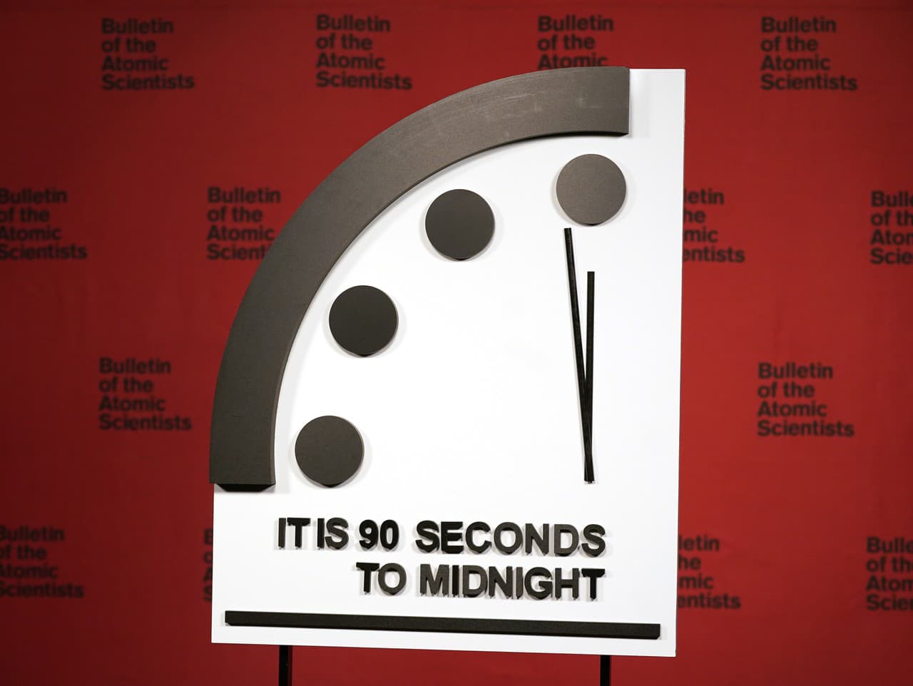 Doomsday Clock ukazujú teraz 90 sekúnd do polnoci. 