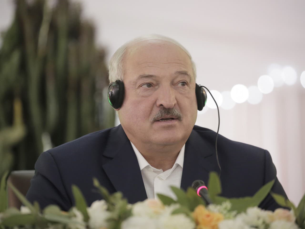 Alexandr Lukašenko počas návštevy afrického Zimbabwe