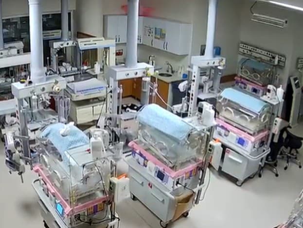Sestričky prišli na pomoc novorodencom v inkubátoroch